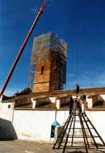 Armazn de hierro del tejado de la torre en primer plano.
